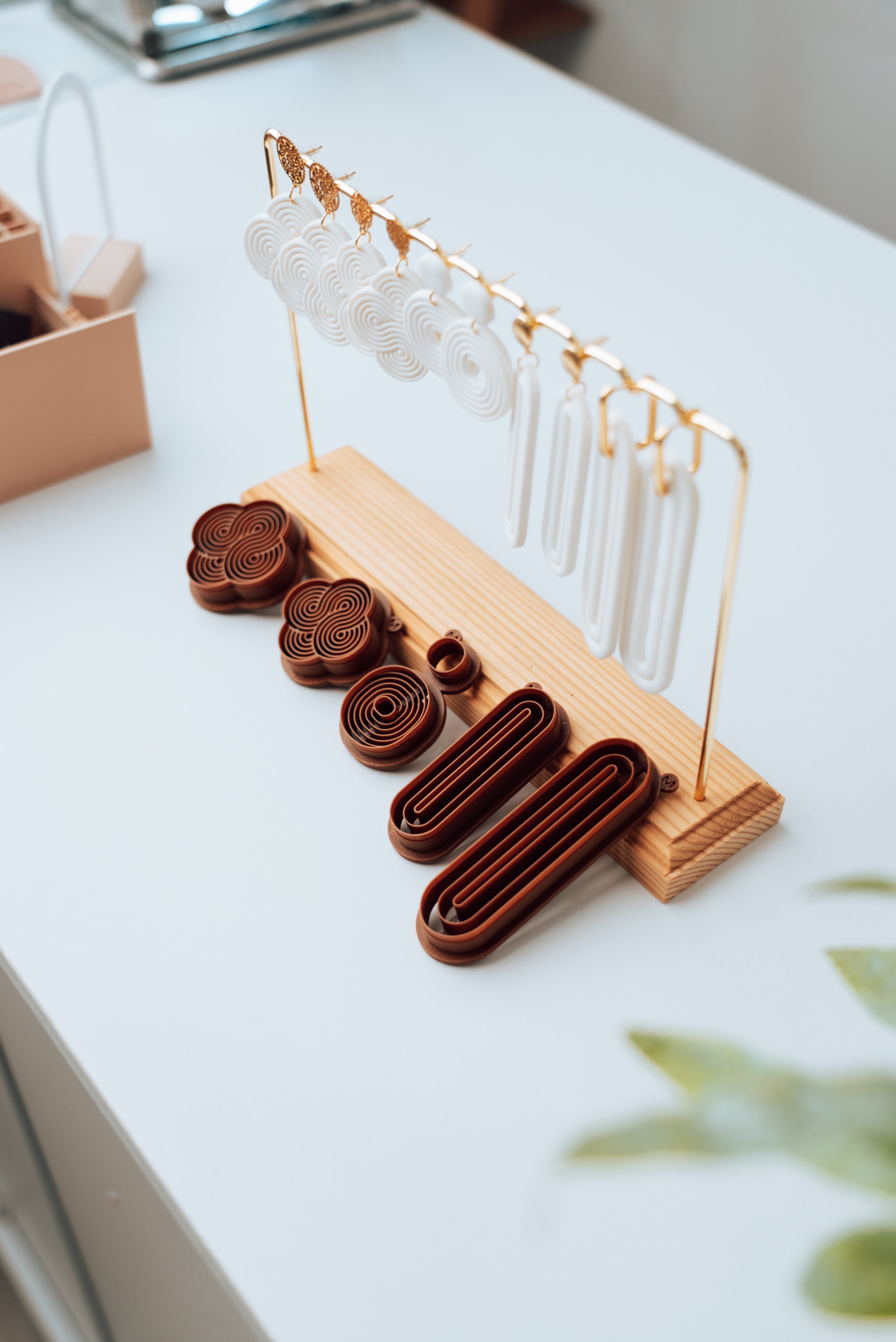 "Walk the line" claycutter