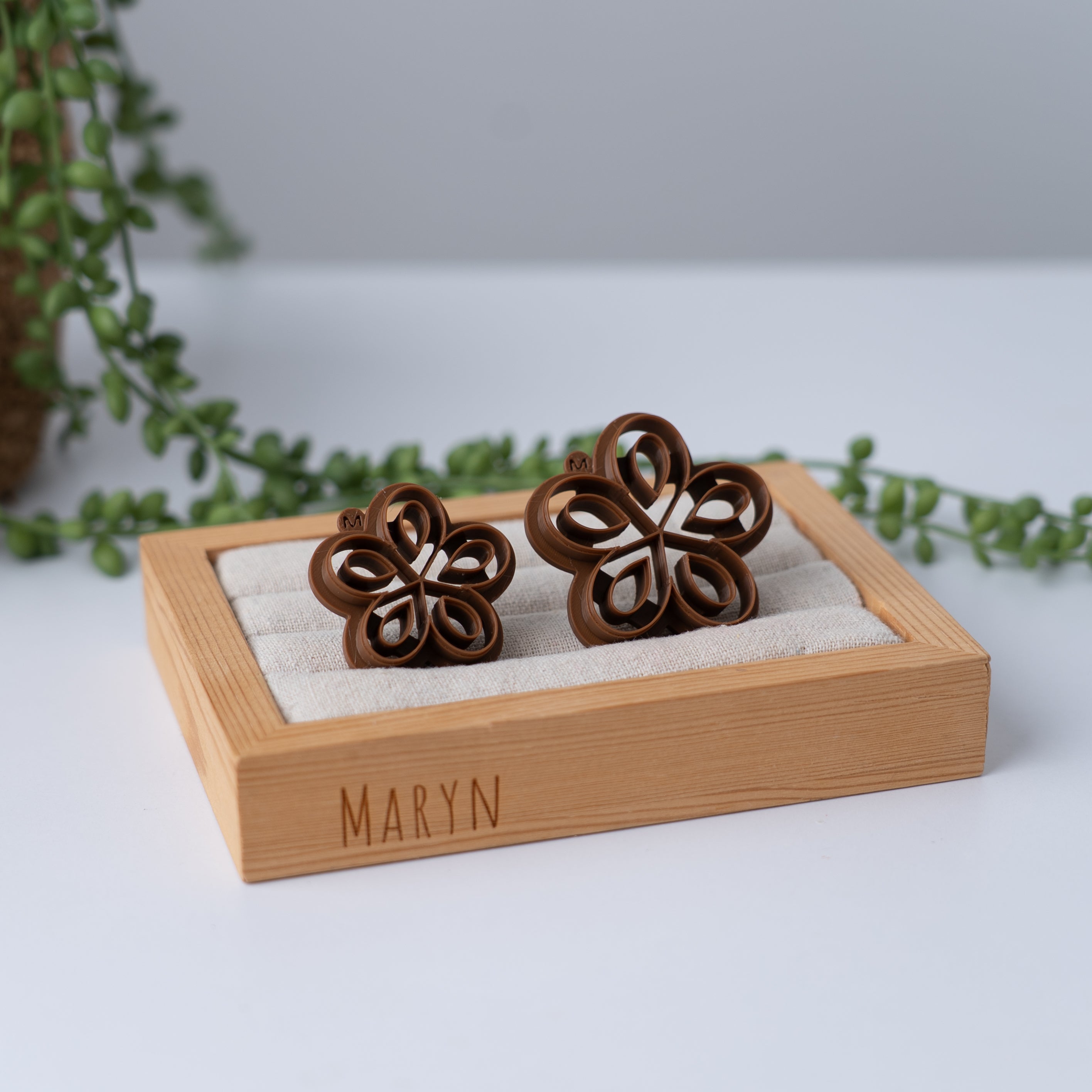 "Hollow flower" claycutter