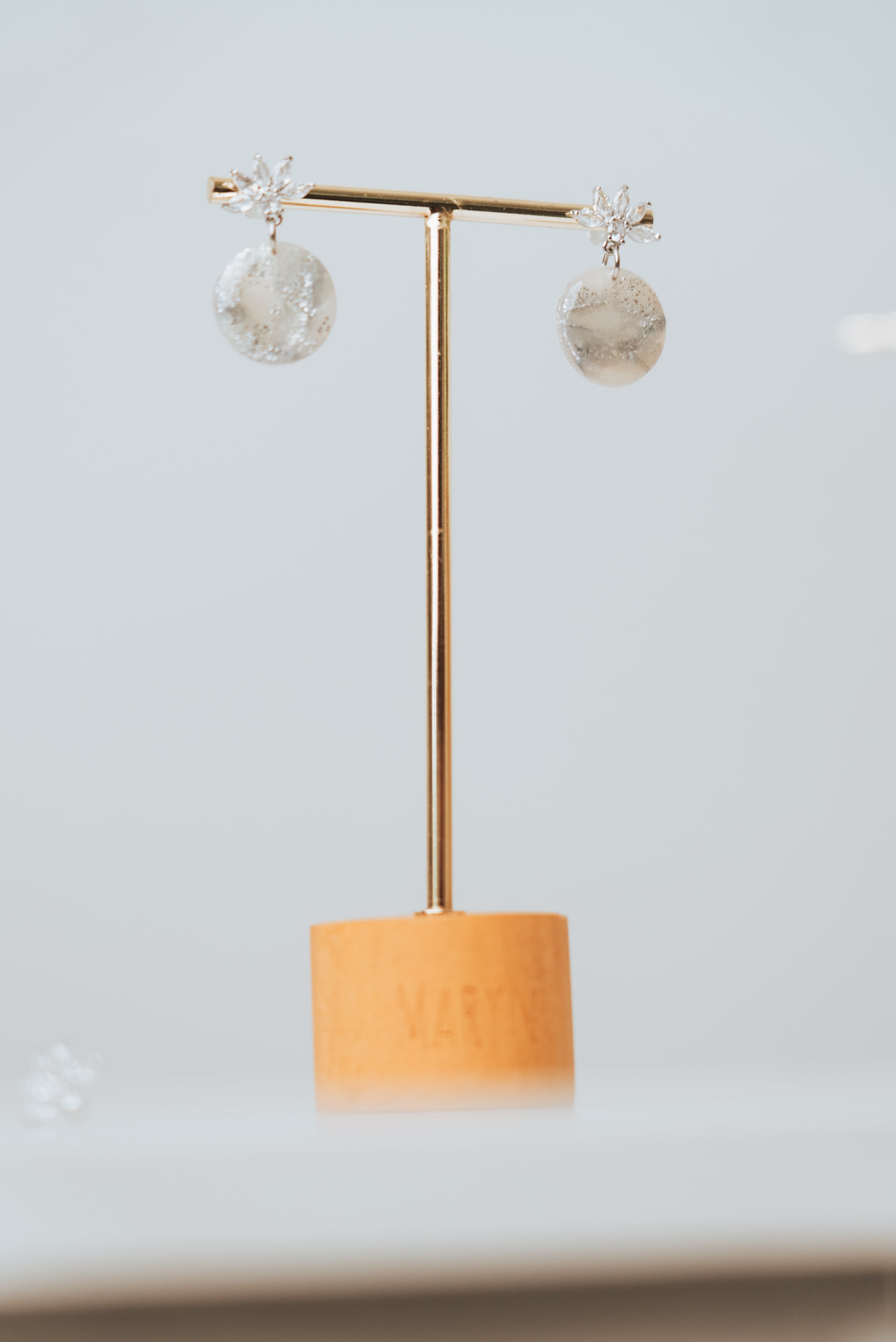 Ohrring-Aufsatz mit Zirkonia-Halbblume (pro Paar)