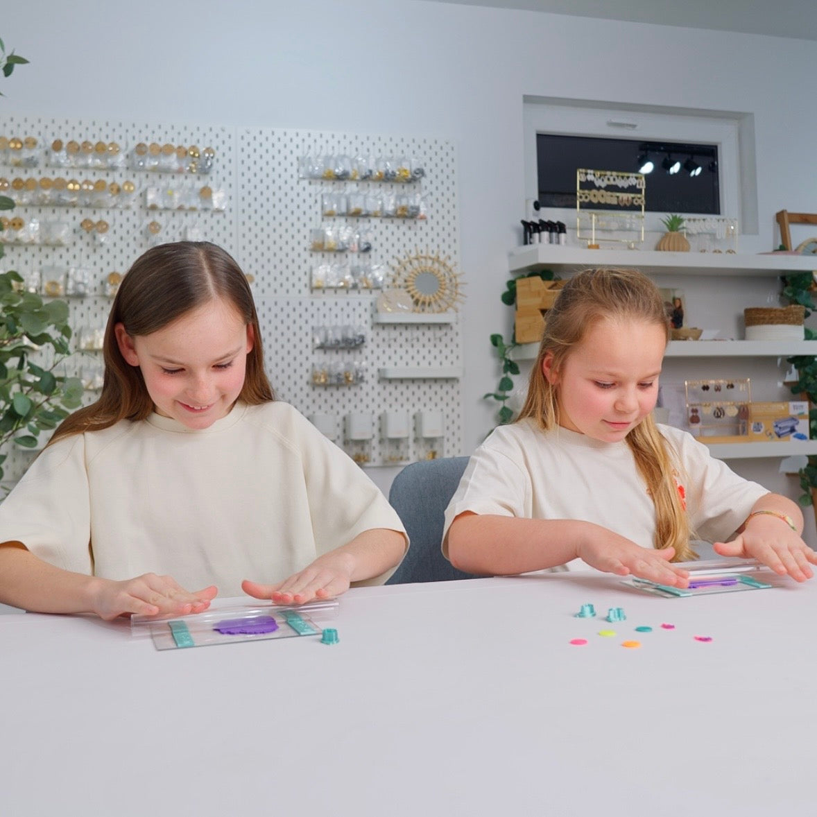 "Funky Fluo" DIY box for Kids&Teens