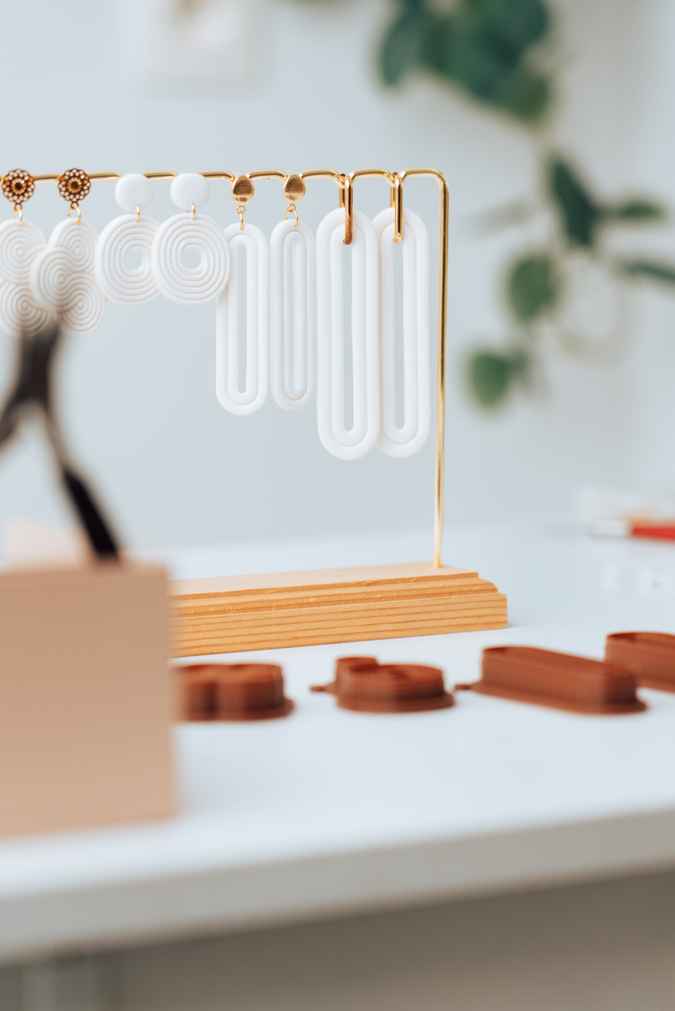 "Walk the line" claycutter