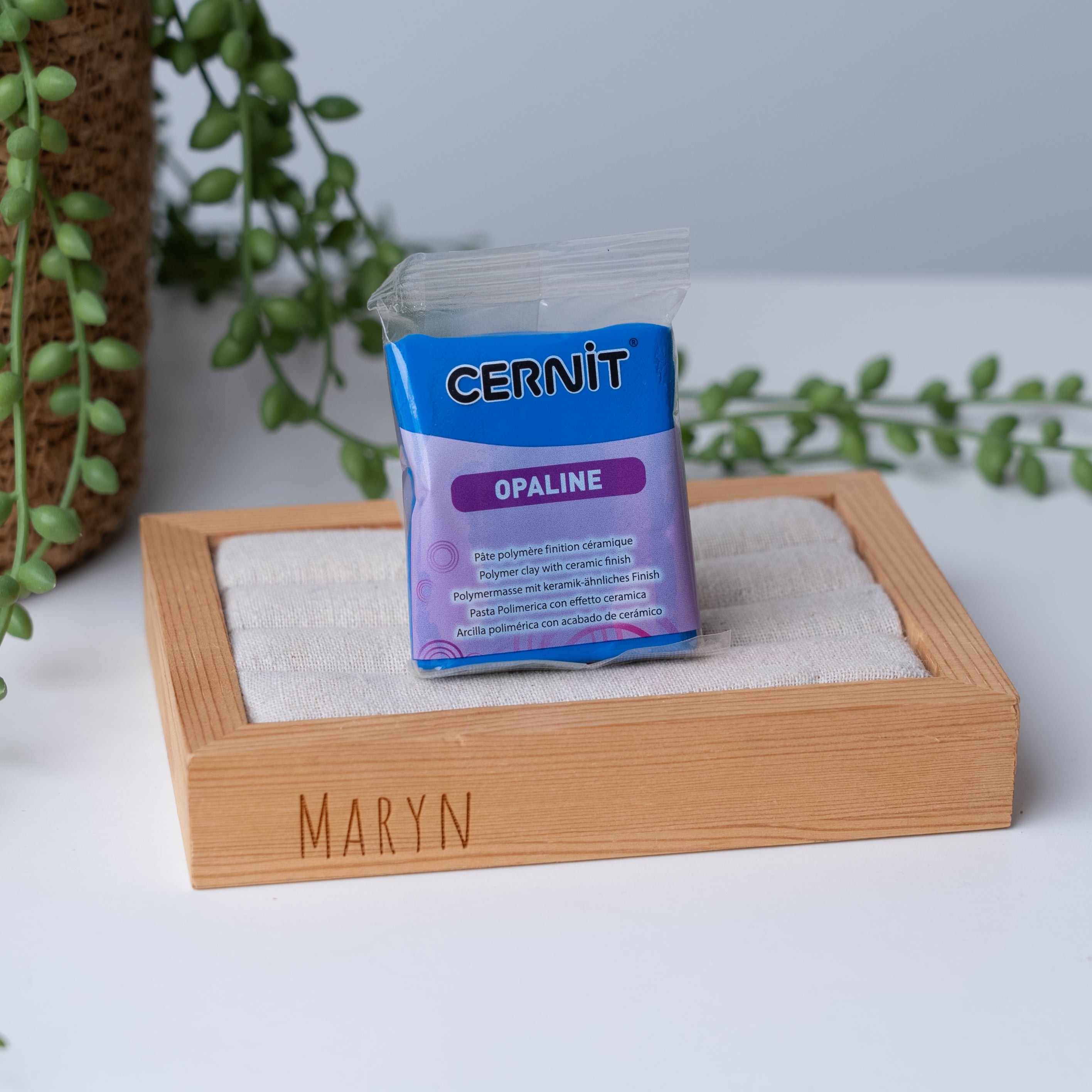 Opalin-Polymerton „Königsblau“.