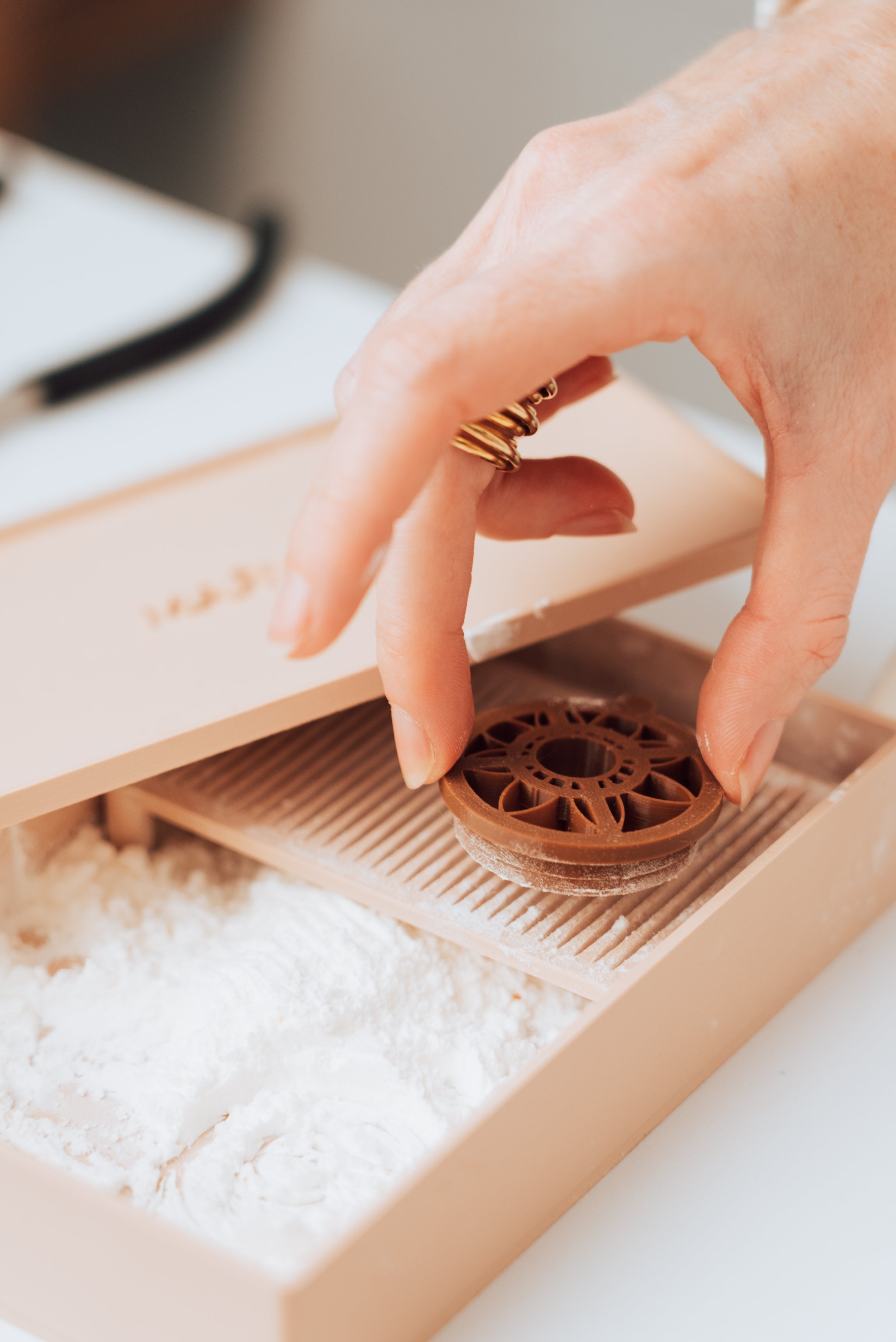 "Easy Ella" claycutter (S/M)