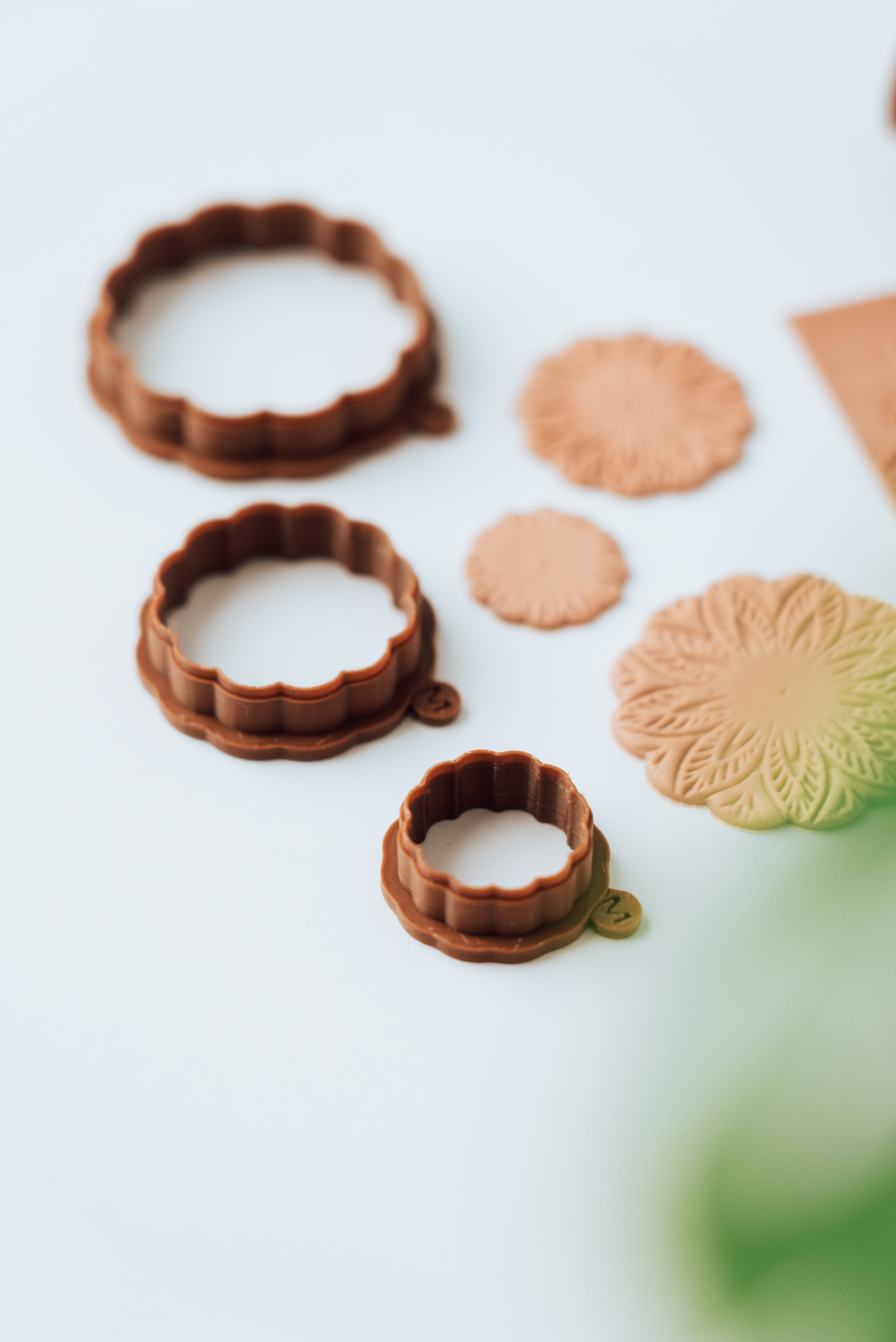 "Frill" set of claycutters