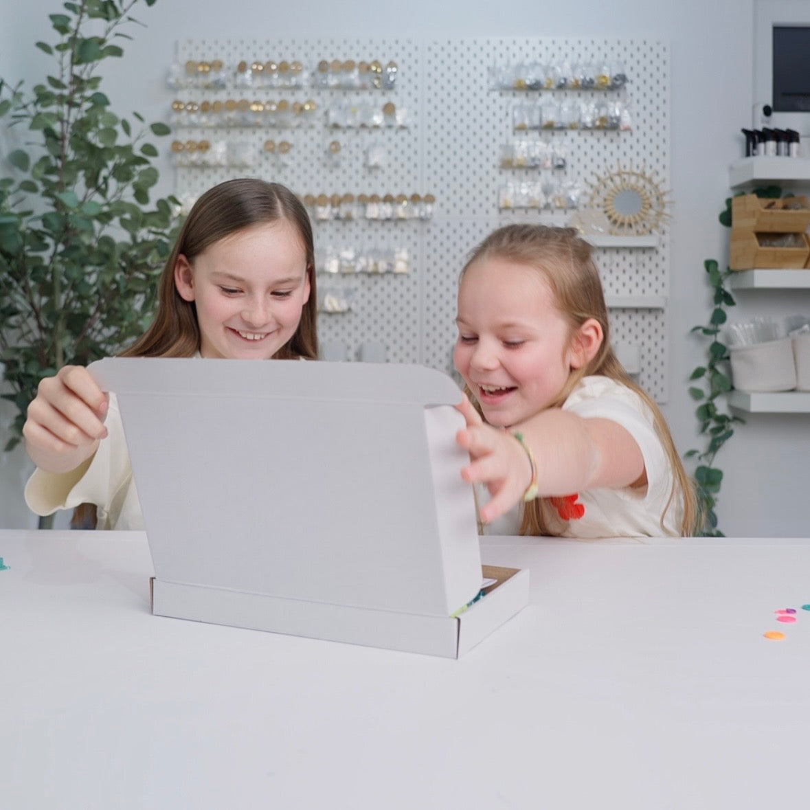 "Funky Fluo" DIY box for Kids&Teens