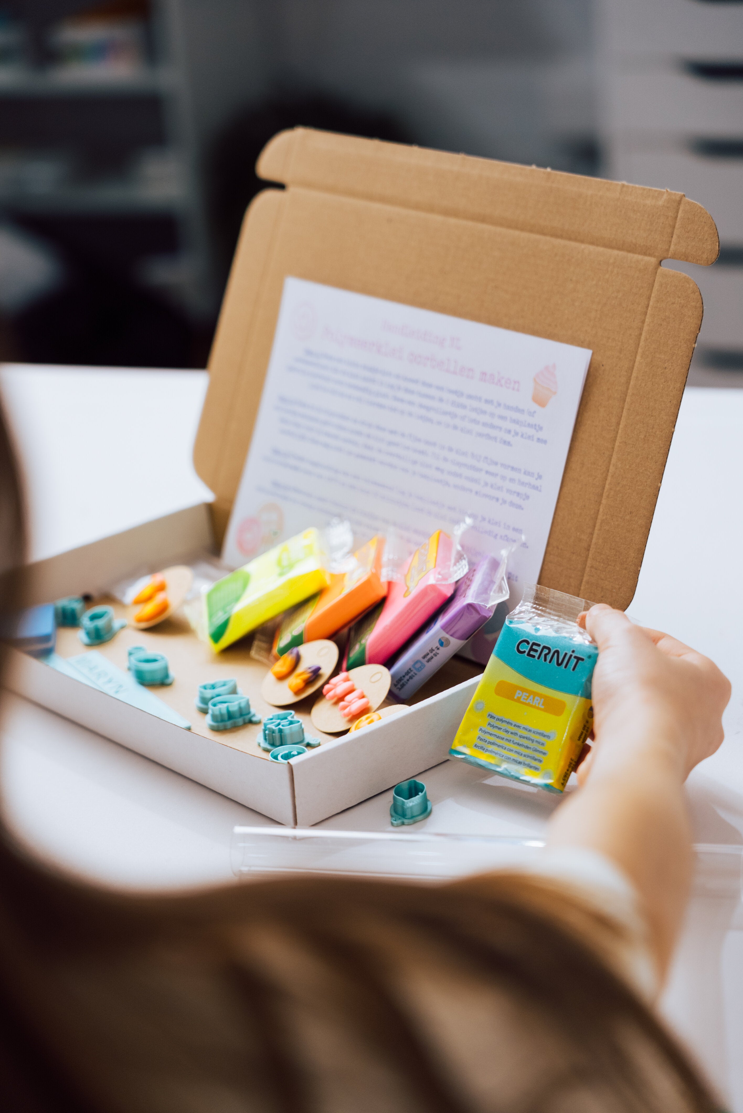 "Funky Fluo" DIY box for Kids&Teens